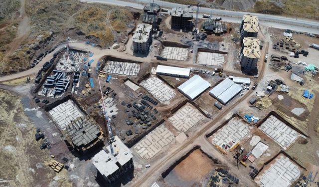 Elazığ'da 2 bin 936 deprem konutunun inşası sürüyor
