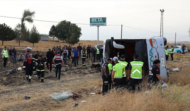 Amasya'da devrilen yolcu otobüsündeki 5 kişi öldü, 30 kişi yaralandı