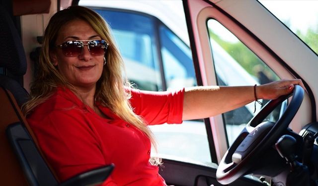 Eskişehirli kadın servis şoförü 14 yıldır direksiyon sallıyor