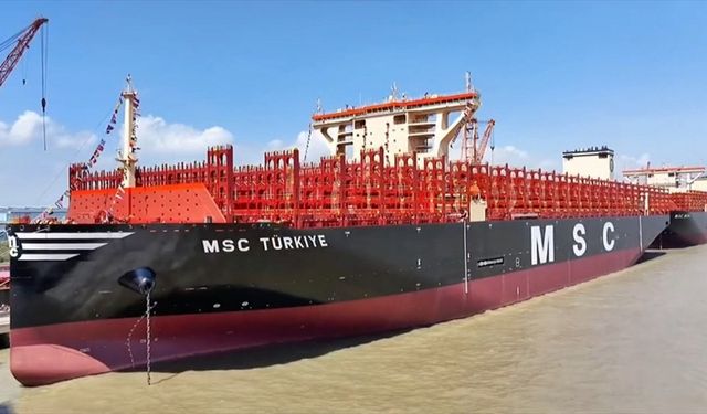 Dünyanın en büyük konteyner gemilerinden birine "Türkiye" adı verildi