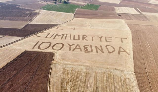 Yozgatlı çiftçi tarlasına "Cumhuriyet 100 yaşında" yazdı