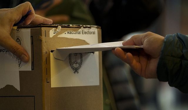 Arjantin'de devlet başkanı seçimi için oy verme işlemi başladı