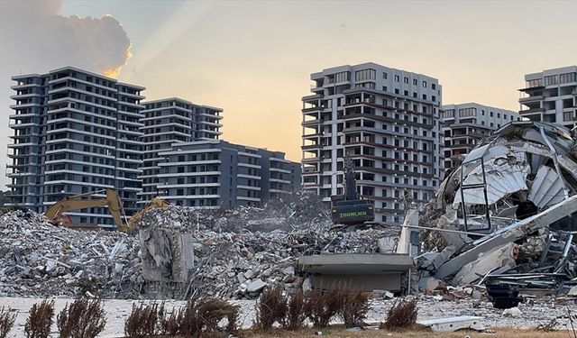 Deprem bölgesinde yıkılamayan binalarla ilgili yargıda "hızlı karar" sürecine geçilecek