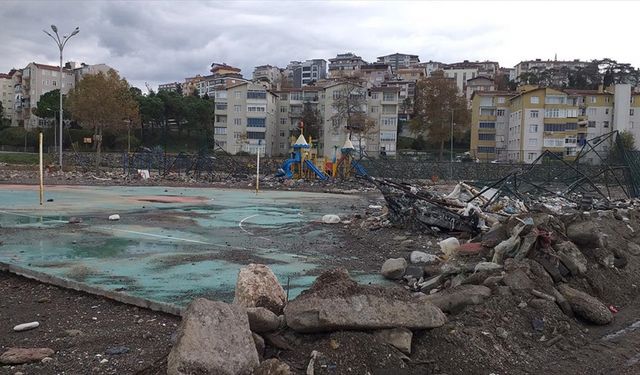 Fırtına ve sağanağın vurduğu Zonguldak'ta birçok yapıda hasar oluştu
