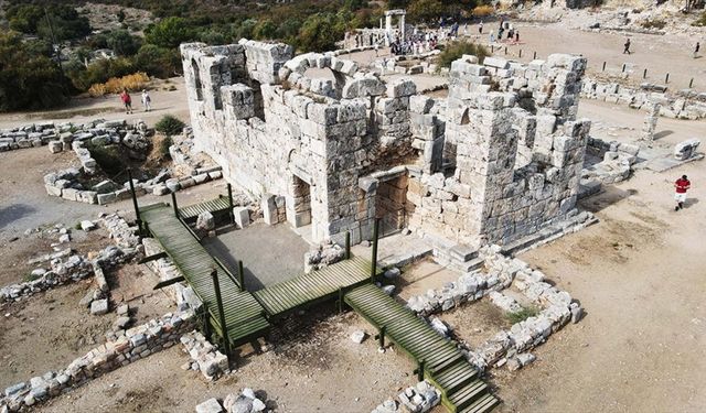 Kaunos Antik Kenti'ndeki kazılarda Osmanlı dönemi türbe kalıntılarına rastlandı