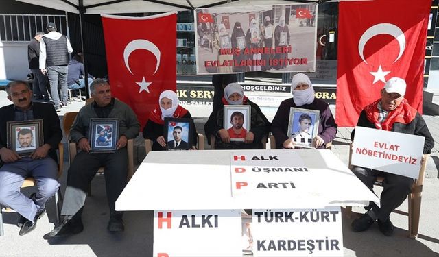 Muşlu aileler, HDP önündeki eylemlerine devam ediyor