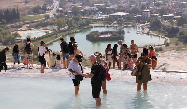 Pamukkale'deki oteller ara tatil öncesinde büyük ölçüde doldu