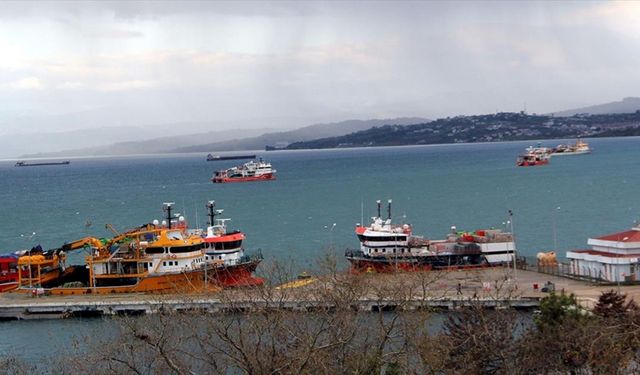 Tokat, Sinop ve Kastamonu'da kar ve fırtına hayatı olumsuz etkiliyor