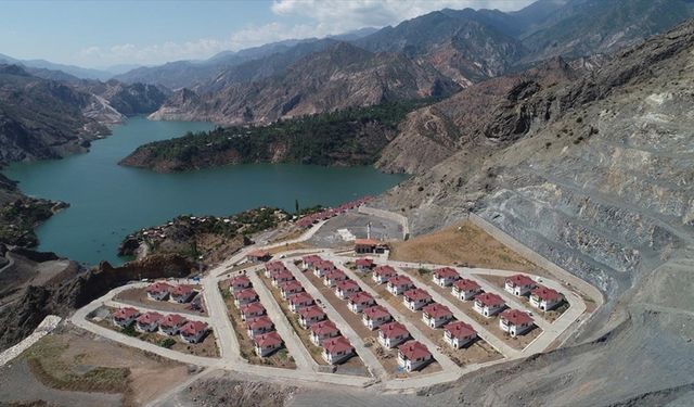 Yusufeli Barajı nedeniyle yerleşim yerleri değişen köylüler yeni yuvalarına alıştı