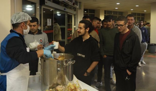 Dokuz Eylül'de vize öncesi çorba ikramı