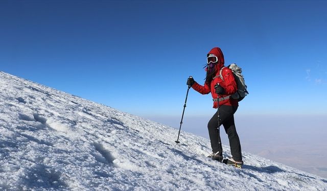 Ağrı Dağı'na yılda yaklaşık 10 bin dağcı tırmanıyor