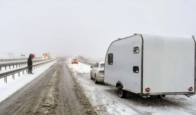 Ağrı, Kars, Erzincan ve Sivas’ta kar yağışı etkili oldu