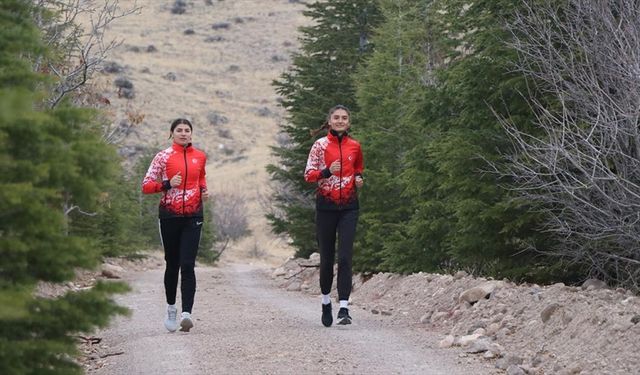 Şampiyon atletler olimpiyat kotası için patika yollarda güç depoluyor