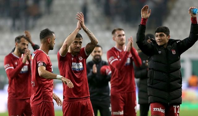 Sivasspor, Süper Lig'de yarın Başakşehir'e konuk olacak
