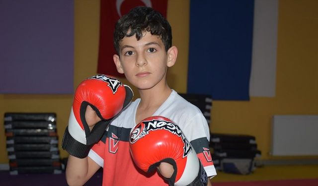 Depremzede kick boksçu Zekeriya Hamza'nın hedefi Avrupa şampiyonluğu