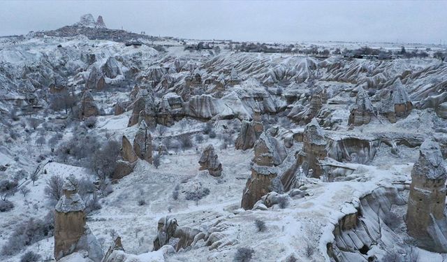 Kapadokya'nın manzarasına kar güzelliği eklendi