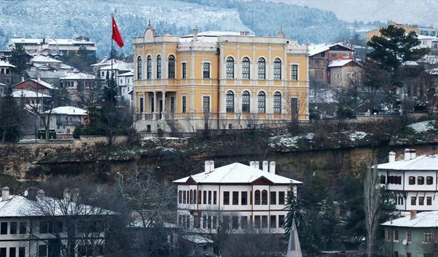 Safranbolu'nun tarihi yapıları karla kaplandı