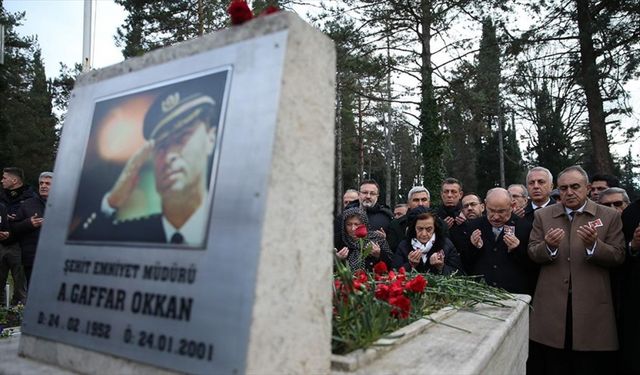 Şehit Emniyet Müdürü Ali Gaffar Okkan, Sakarya'da mezarı başında anıldı