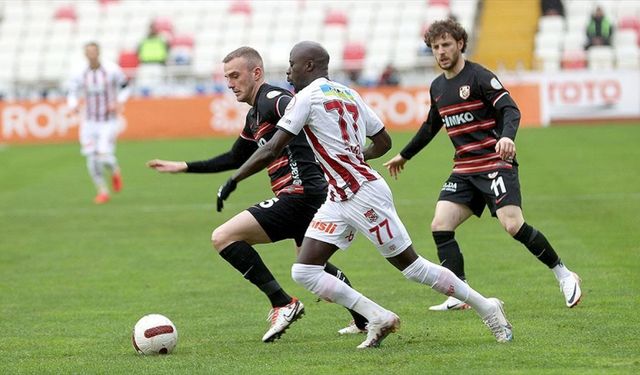 Sivasspor-Gaziantep FK maçında beraberlik
