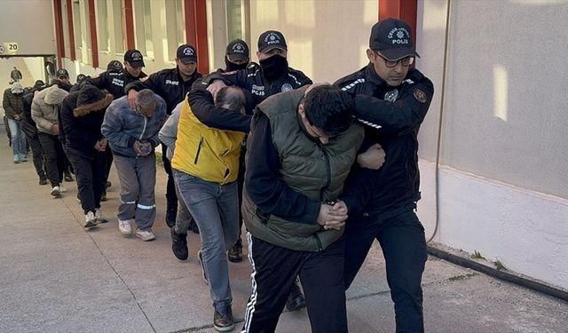 Adana merkezli "Sibergöz-21" operasyonu kapsamında yakalanan 21 zanlı tutuklandı