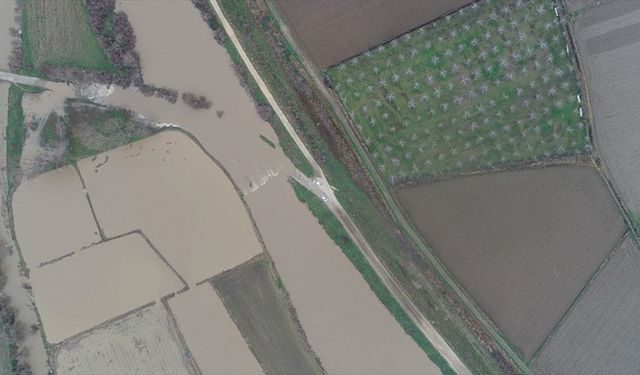 Çanakkale'de taşkın nedeniyle su altında kalan tarım arazileri dronla görüntülendi
