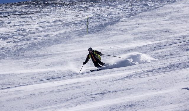 Yoğun kar nedeniyle Palandöken'de sezonun mart sonuna uzaması bekleniyor