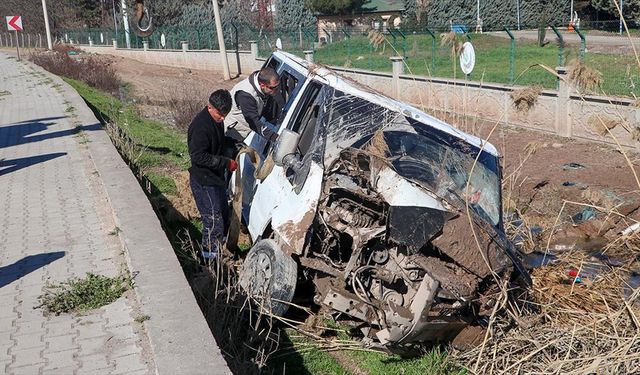 Diyarbakır'da şarampole devrilen servis minibüsündeki 4'ü çocuk 9 kişi yaralandı