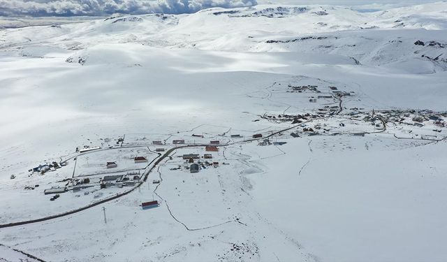 Kars'ın karla kaplı köyleri dronla görüntülendi