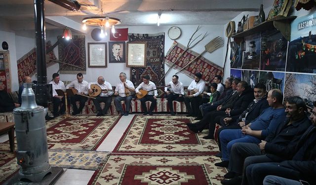 Köylerinde "muhabbet geceleri" ile geleneklerini yaşatıyorlar