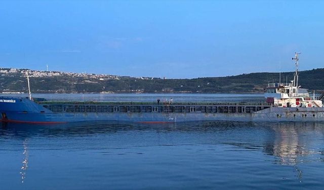 Çanakkale Boğazı'nda makineleri arızalanan gemi Karanlık Liman Demir Sahası'na çekildi