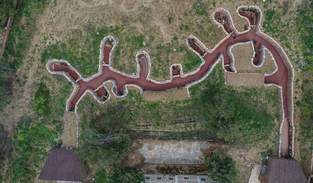 Çanakkale'deki siper canlandırması ecdadın kara savaşlarındaki kahramanlığını bugünlere taşıyor