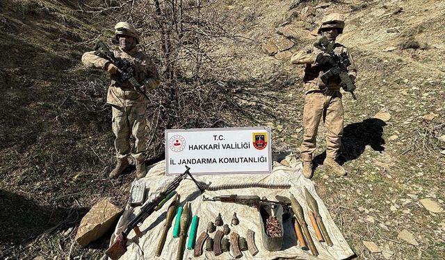 Hakkari'de terör operasyonunda silah ve mühimmat ele geçirildi