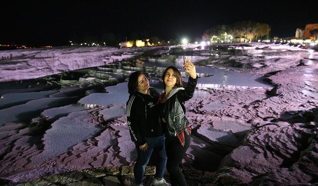 Pamukkale, ziyaretçilerini gece de ağırlamaya başladı