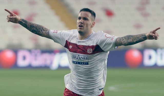 Rey Manaj, Sivasspor'da bir sezonda en çok gol atan oyuncu oldu