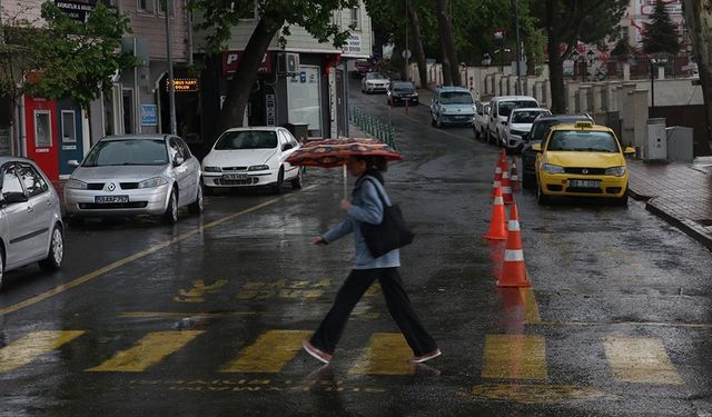 Tekirdağ'da gök gürültülü sağanak etkili oldu