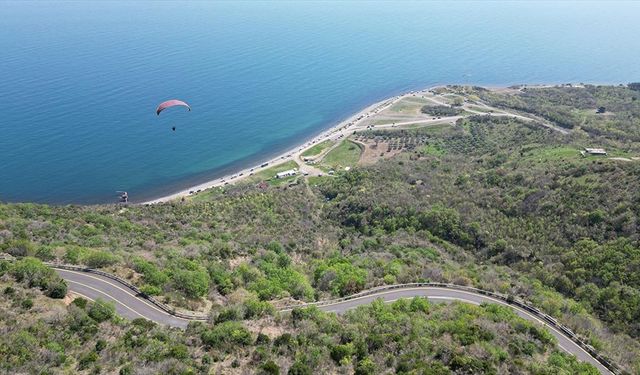 Uçmakdere bayramda paraşüt tutkunlarını ağırlıyor