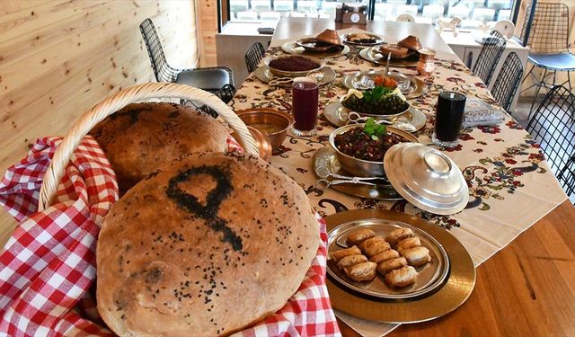 Düzce'de millet bahçesindeki restoranı işleten kadınlar yöresel lezzetler sunuyor