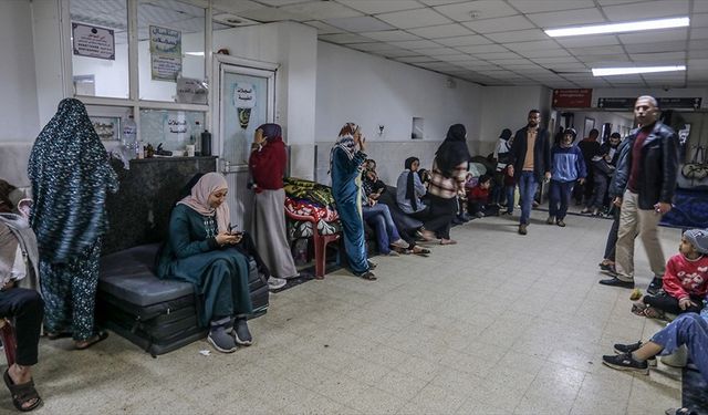 Gazze'nin güneyindeki Avrupa Gazze Hastanesi de yakıt yetersizliğinden hizmet dışı kaldı