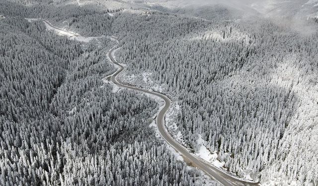 Mayıs ayında beyaza bürünen Ilgaz Dağı dron ile görüntülendi