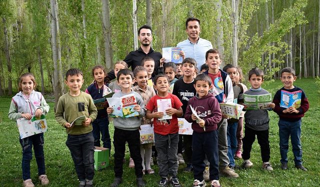 Mersinli kuzenler, Bitlis'teki köy okulunda çocukluk hayalleri olan öğretmenlik yapıyor