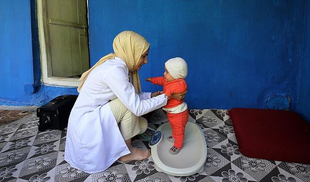 Sevgi hemşire gittiği köylerde vatandaşların gönlüne dokunuyor