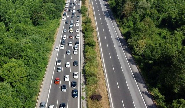 Anadolu Otoyolu'nun Düzce ve Bolu geçişinde akıcı yoğunluk yaşanıyor