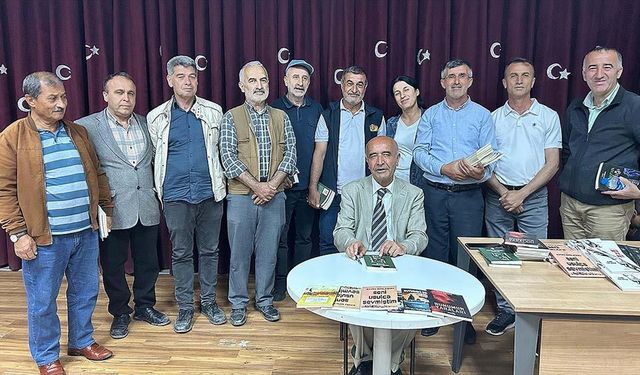 Emekli öğretmen 34 yıl sonra ilk görev yeri Çukurca'da öğrencileriyle buluştu