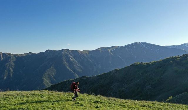 Erzurum-Rize sınırındaki zirveler doğaseverleri bekliyor