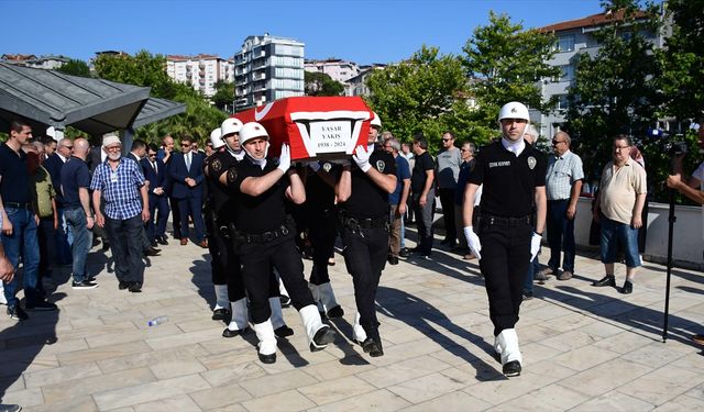 Eski Dışişleri Bakanı Yaşar Yakış'ın cenazesi Düzce'de defnedildi