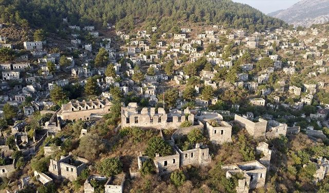 Fethiye'deki "Hayalet köy" turistlerin ziyaretleriyle canlanıyor