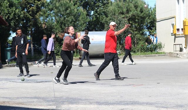 Gökhan öğretmen emanet toplarla başladığı boccede 17 milli sporcu yetiştirdi