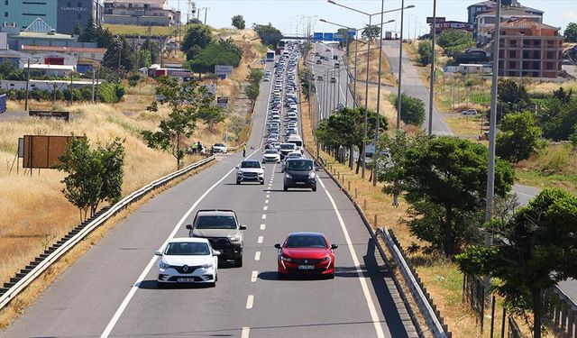 İstanbul-Tekirdağ kara yolunda bayram yoğunluğu