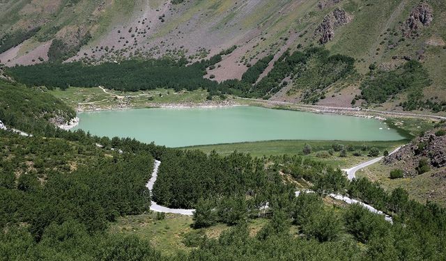 Nemrut Krater Gölü, bayram tatilinde doğaseverlerin tercihi oldu