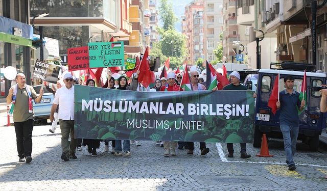 Rize'de öğretmen ve öğrenciler "sessiz yürüyüş"le İsrail'i protesto etti